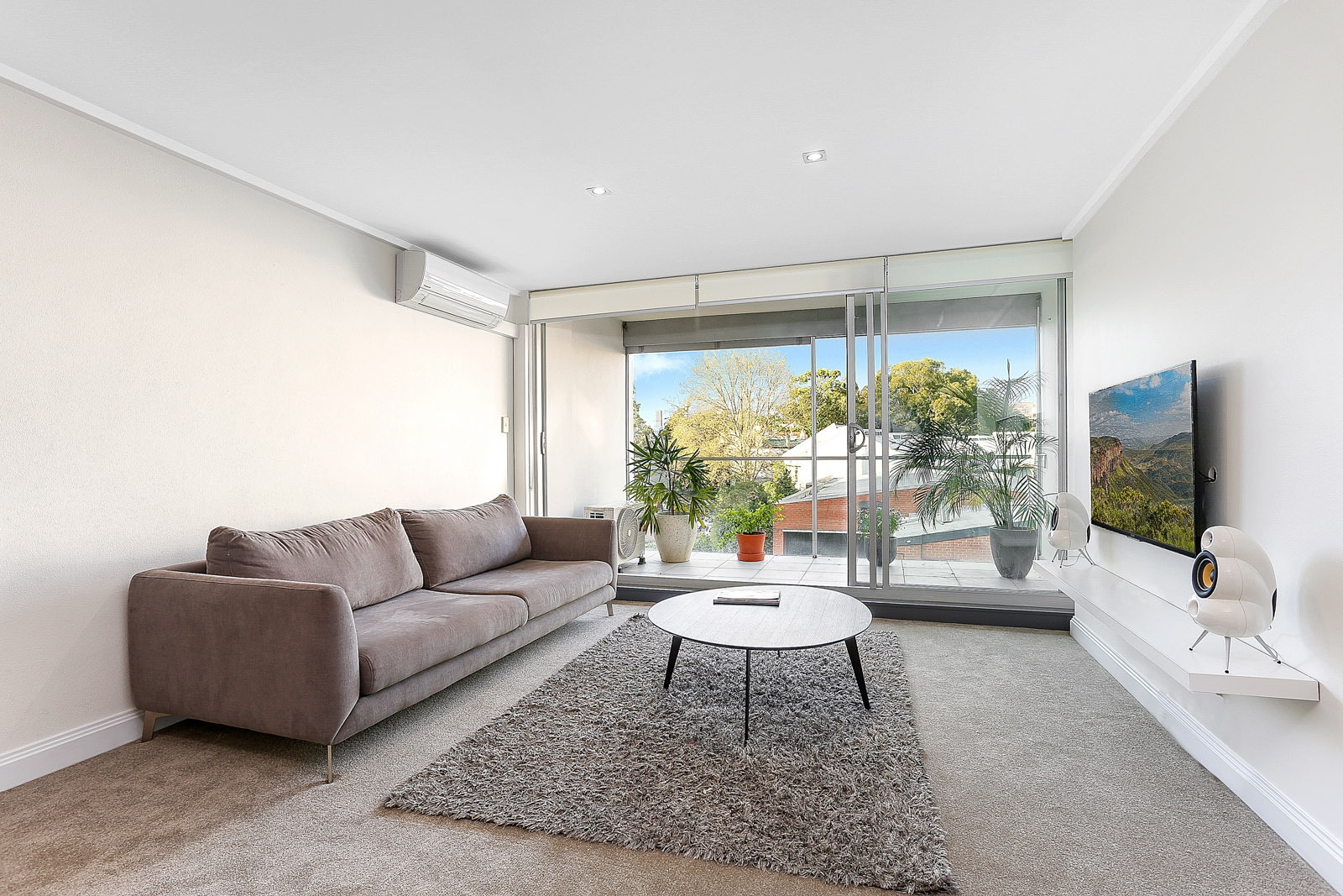 25/5-13 Larkin Street, Camperdown Sold by Hudson McHugh - image 1