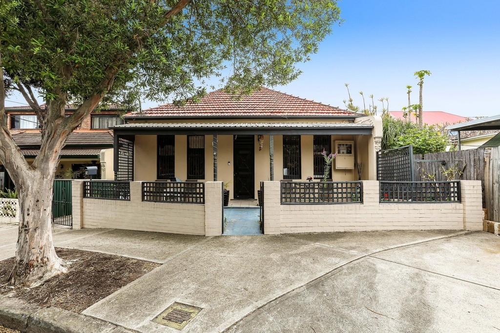 32 Fletcher Street, Marrickville Sold by Hudson McHugh - image 1