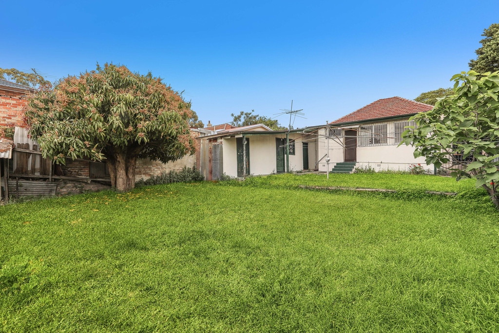 32 Fletcher Street, Marrickville Sold by Hudson McHugh - image 1