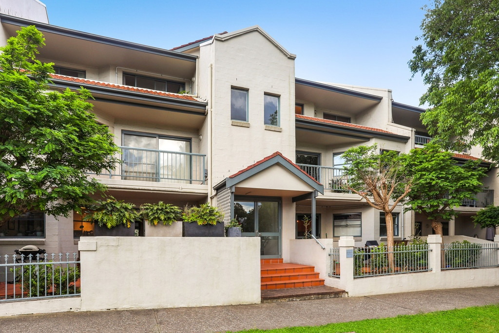 12/69 Allen Street, Leichhardt Sold by Hudson McHugh - image 1