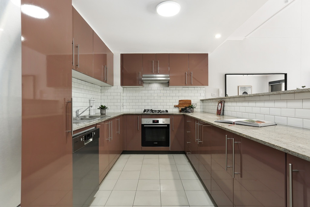 5/4 Gillespie Avenue, Alexandria Sold by Hudson McHugh - image 1