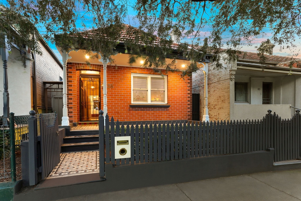 38 Salisbury Road, Stanmore Sold by Hudson McHugh - image 1